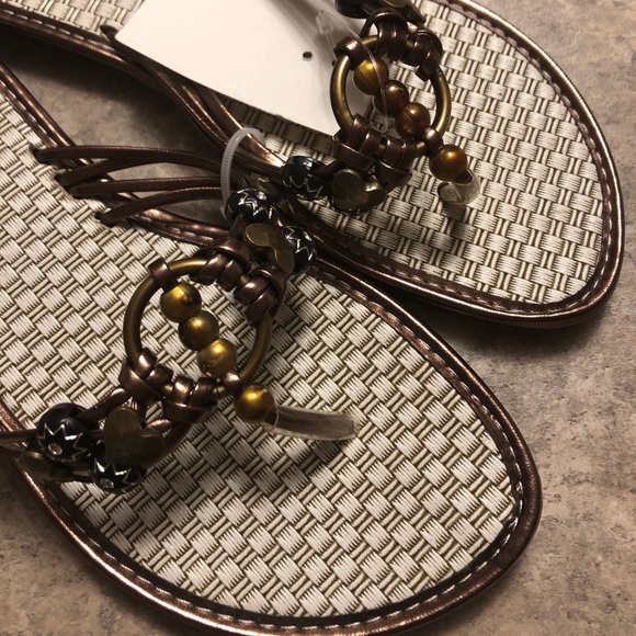 💥2/$25💥 Women’s Flip Flops - Picture 2 of 4